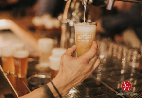 Cruzcampo elabora 'Biznaga de oro' en homenaje a M&aacute;laga